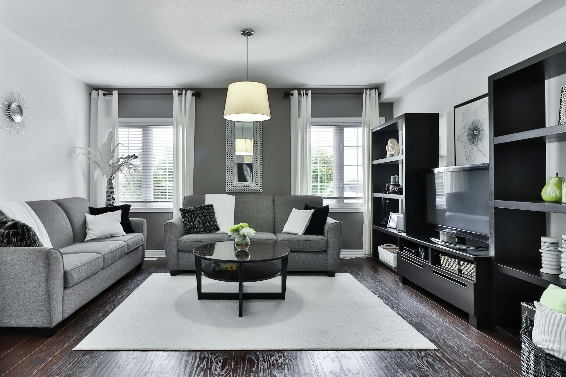 How to Mix and Match Furniture Without Losing Cohesion